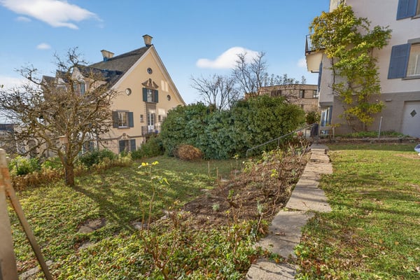 Einzigartige 1½-Zimmer-Altbauwohnung mit Wintergarten, Rundbibliothek, 270°-Panoramasicht & Garten 56