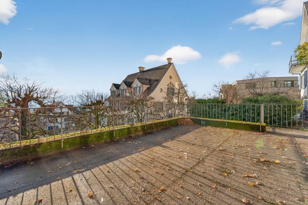 Einzigartige 1½-Zimmer-Altbauwohnung mit Wintergarten, Rundbibliothek, 270°-Panoramasicht & Garten 58