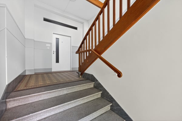 Einzigartige 1½-Zimmer-Altbauwohnung mit Wintergarten, Rundbibliothek, 270°-Panoramasicht & Garten 44