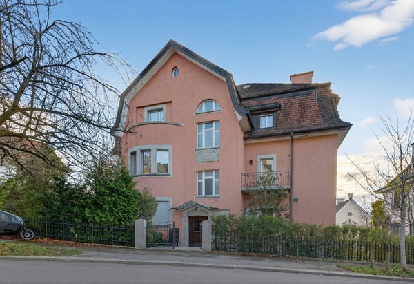 Einzigartige 1½-Zimmer-Altbauwohnung mit Wintergarten, Rundbibliothek, 270°-Panoramasicht & Garten 60