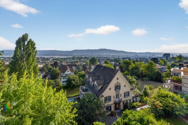 Einzigartige 1½-Zimmer-Altbauwohnung mit Wintergarten, Rundbibliothek, 270°-Panoramasicht & Garten 2
