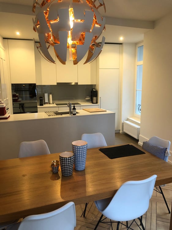 Modern ausgestattete Altbauwohnung am Falkenplatz 4