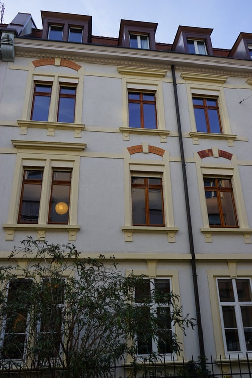 Stilvoll renovierte Altbauwohnung Nähe Rhein mit wunderschönem Innenhof 1