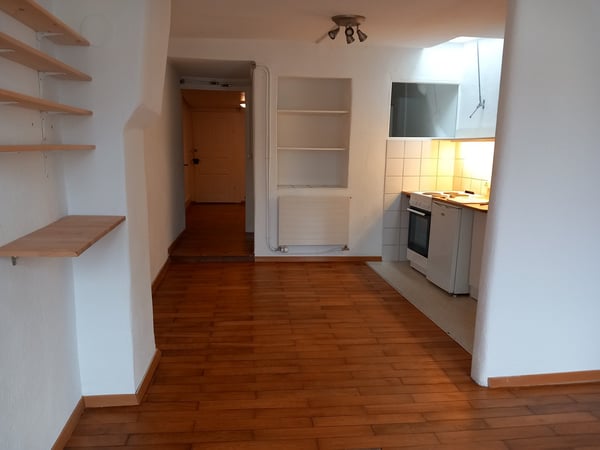 Charmant 1 pièces en vieille ville / Charmante 1-Zimmer Wohnung in der Altstadt 2