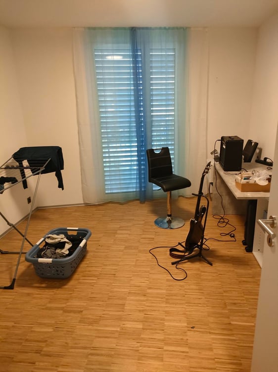 Moderne 1.5-Zimmer-Neubau-Wohnung mit Balkon in Biel 9