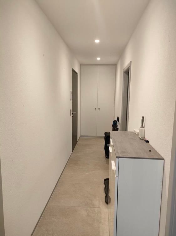 Moderne 1.5-Zimmer-Neubau-Wohnung mit Balkon in Biel 8