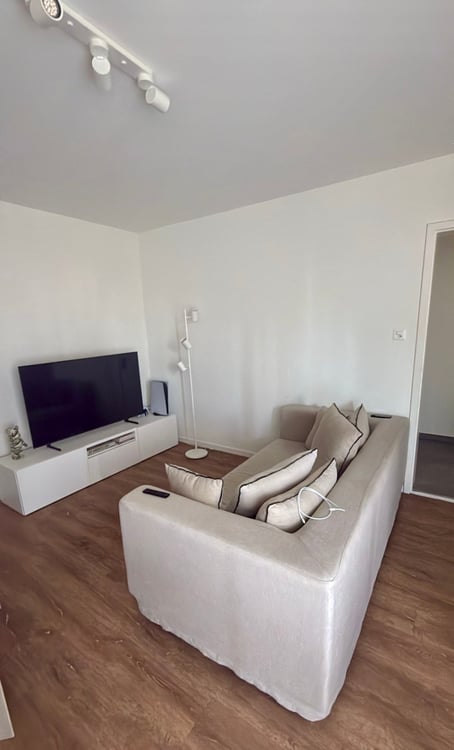 Modern & Functional 1-Rooms Apartment in Zurich Oerlikon 2