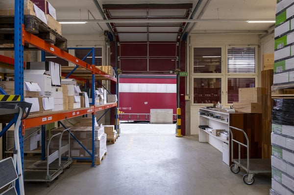 Attraktive Lagerfläche im Erdgeschoss mit hoher Raumhöhe und Rampe für LKW Anlieferung 4