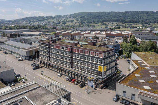 Attraktive Lagerfläche im Erdgeschoss mit hoher Raumhöhe und Rampe für LKW Anlieferung 2