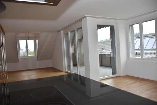 Tolle und geräumige Dachwohnung im alten Dorf 6