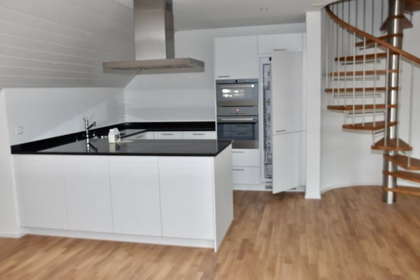 Tolle und geräumige Dachwohnung im alten Dorf 5