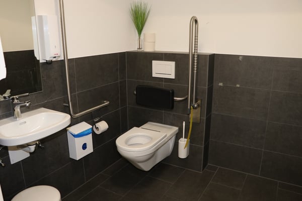 Büro/- Praxisräume an zentraler Lage (Teilflächen möglich) 4