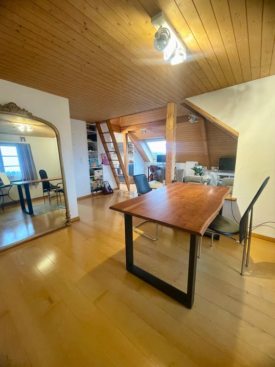 Charmante 1.5-Zimmer-Dachwohnung in ruhiger Lage von Hombrechtikon 3