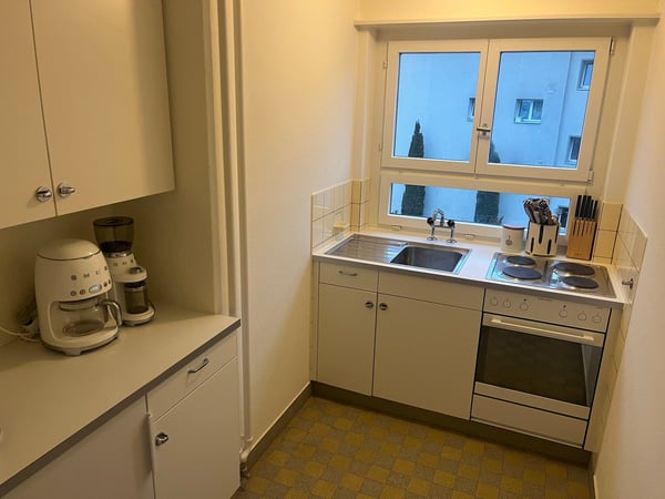 Charming 1.5-Room Furnished Apartment in Zug 4