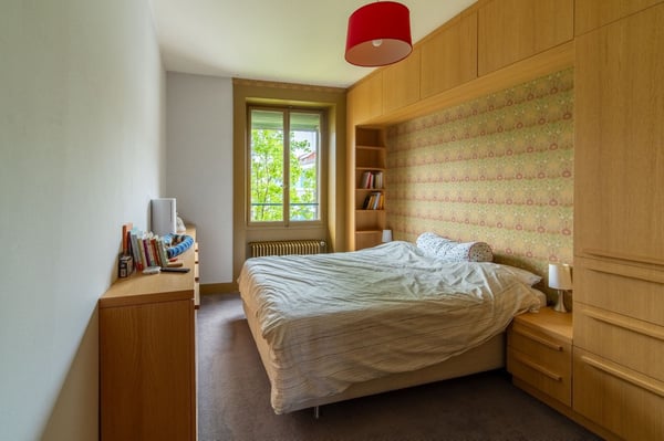 Spacious 2 bedroom apartment with garage in Charmilles 2