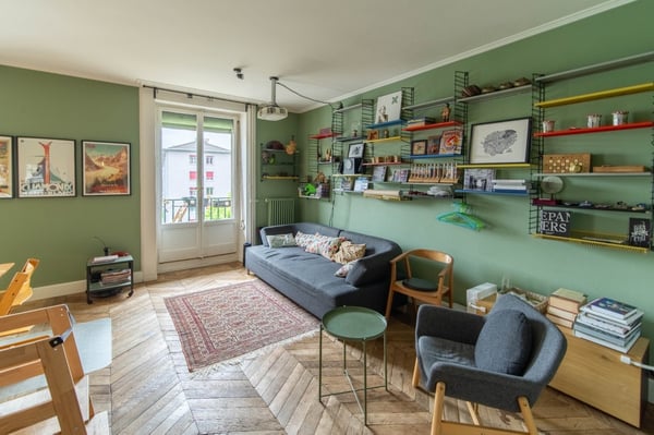 Spacious 2 bedroom apartment with garage in Charmilles 4