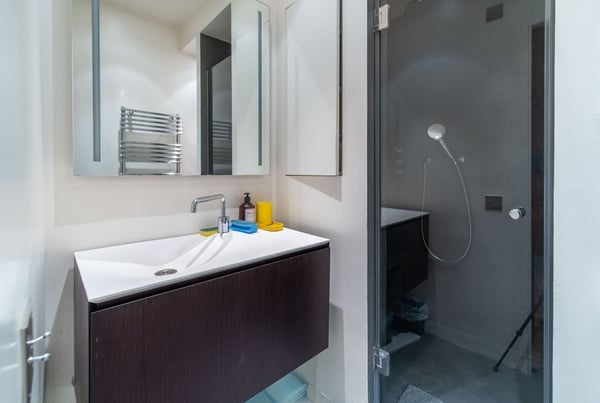 Spacious 2 bedroom apartment with garage in Charmilles 3