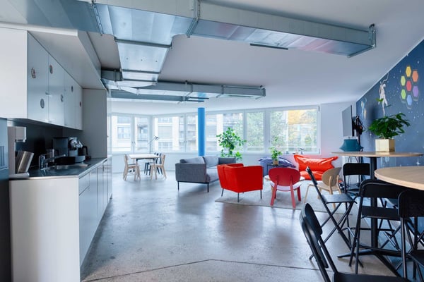 Vollausgebaute & bezugsbereite Bürofläche direkt an der Limmat in Zürich-Wipkingen 12