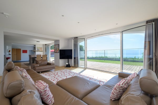 ROLLE : Magnifique villa meublée (ou non) de 2 pièces, piscine, vue panoramique lac et Mont-Blanc 3