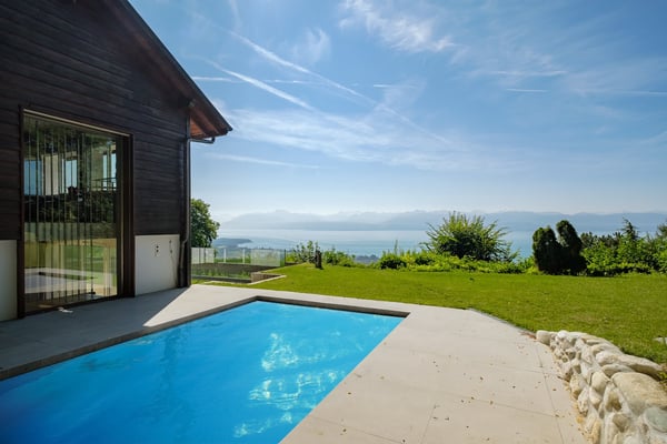 ROLLE : Magnifique villa meublée (ou non) de 2 pièces, piscine, vue panoramique lac et Mont-Blanc 2