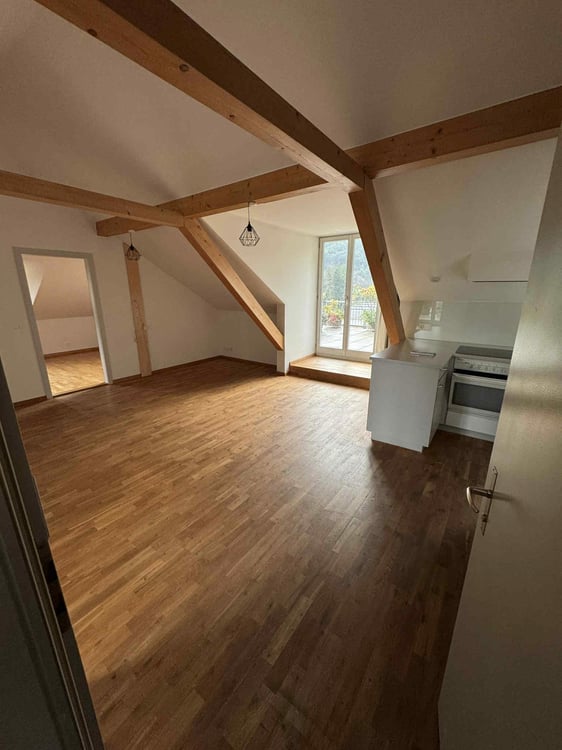 Charmante 1.5-Zimmer-Dachwohnung in historischem Gebäude in Rothenbrunnen 4