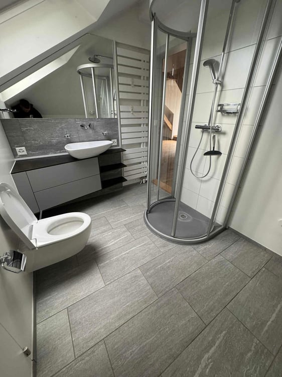 Charmante 1.5-Zimmer-Dachwohnung in historischem Gebäude in Rothenbrunnen 9