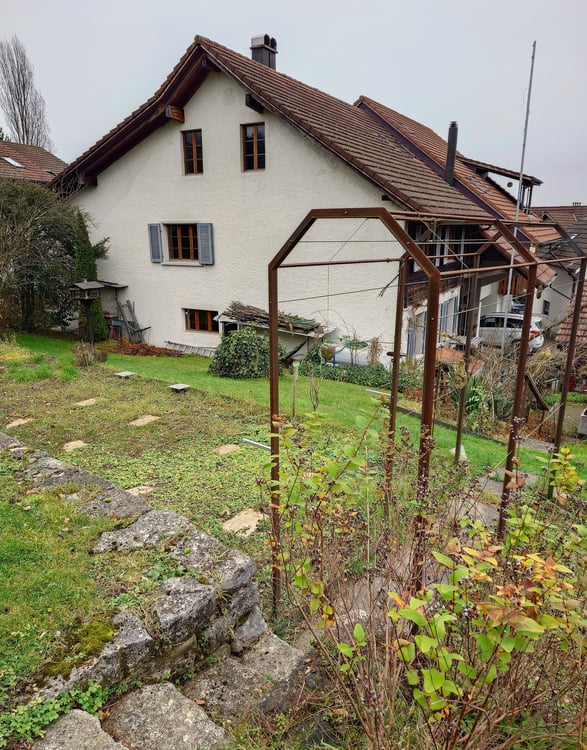 Charmantes 1-Zimmer-Bauernhaus in ruhiger Lage von Auenstein 2