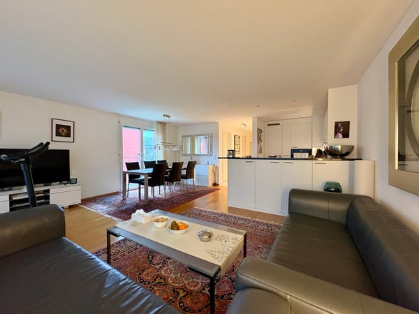 Schöne geräumige Wohnung in ruhiger Lage inkl. Wintergarten & Einstellplatz 1