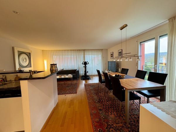 Schöne geräumige Wohnung in ruhiger Lage inkl. Wintergarten & Einstellplatz 3