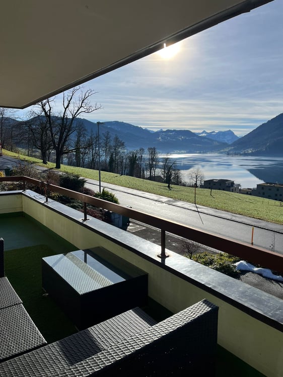 Charmante 1.5-Zimmer-Wohnung mit Seeblick in Oberägeri 1