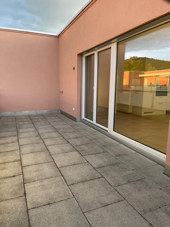 Charmante 1.5-Zimmer-Attika in ruhiger Lage von Weiach 5