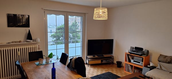 Charmant appartement de 1.5 pièces avec balcon et belle vue à Bienne 1