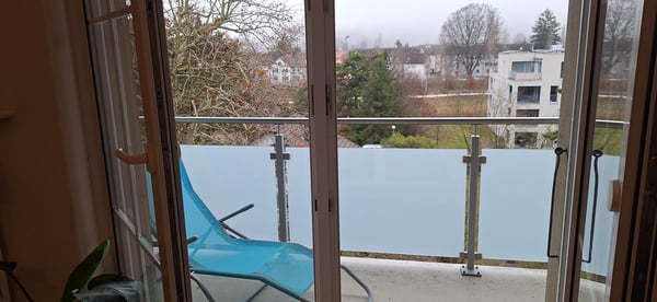 Charmant appartement de 1.5 pièces avec balcon et belle vue à Bienne 3