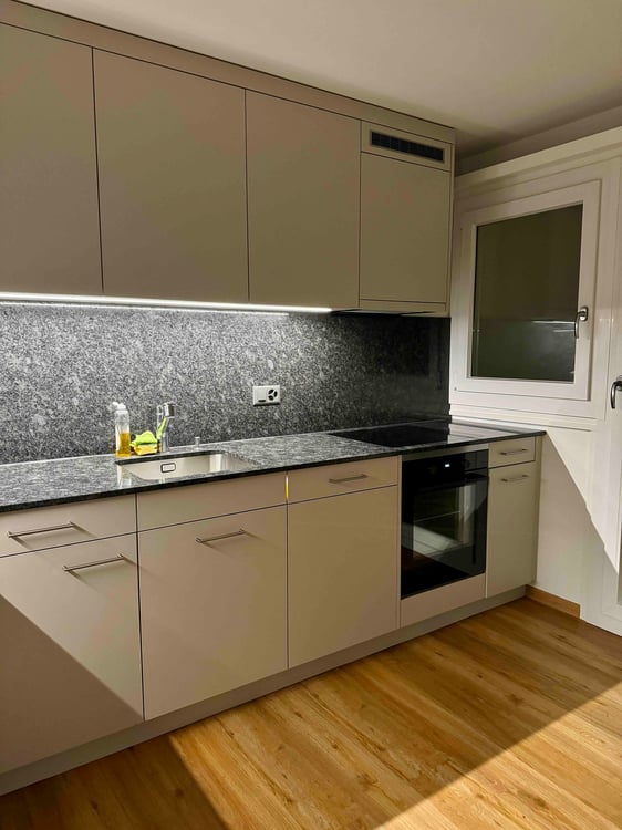 Modern 1.5-Room Apartment with Balcony and City Views in Pfäffikon SZ 4