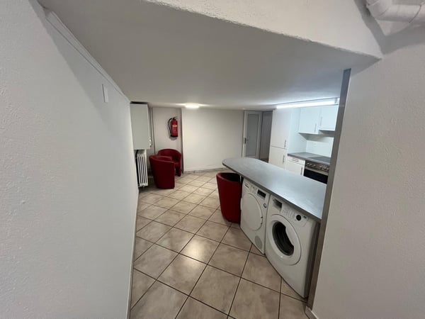 renovierte 1-Zimmer-Wohngem. mit privatem Badezimmern (Dusche/WC in jedem Zimmer) 9