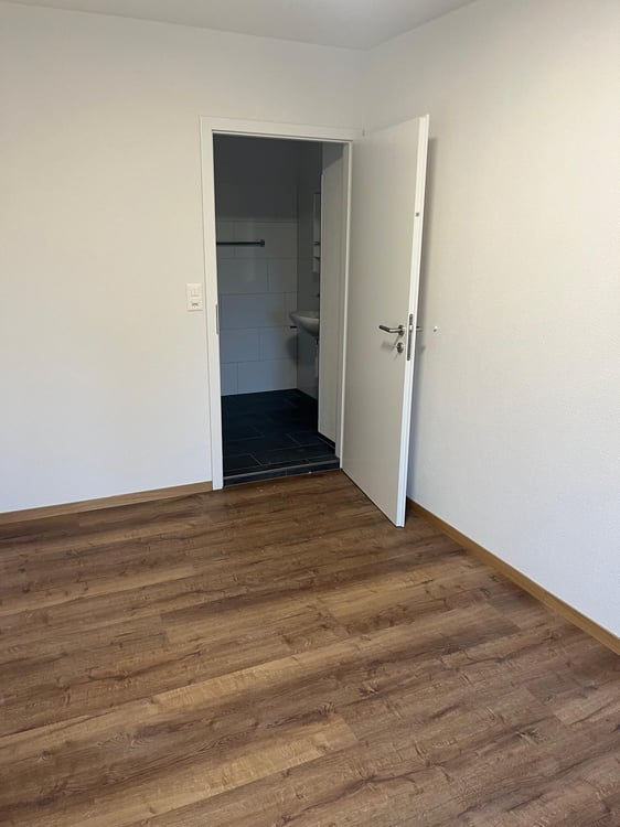 renovierte 1-Zimmer-Wohngem. mit privatem Badezimmern (Dusche/WC in jedem Zimmer) 3