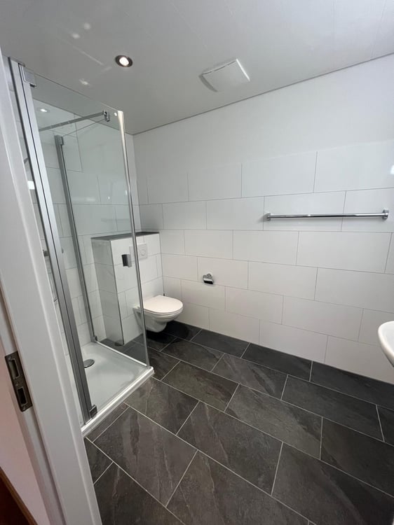 renovierte 1-Zimmer-Wohngem. mit privatem Badezimmern (Dusche/WC in jedem Zimmer) 5
