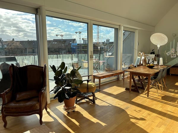 Suchen Sie etwas Besonderes? Grosszügige sonnige Maisonette-Dachwohnung nahe Novartis-Campus 3