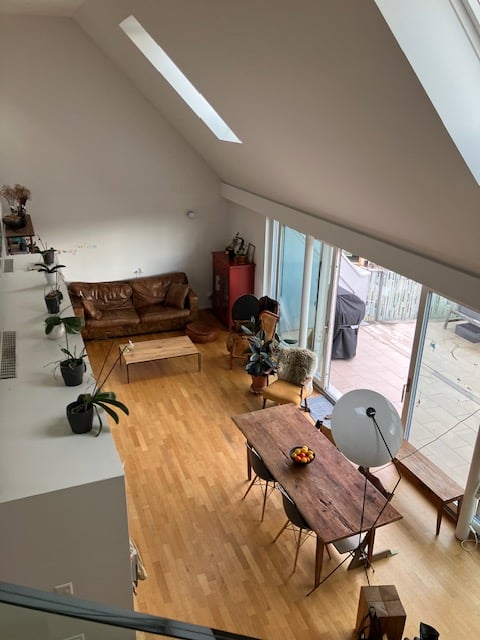 Suchen Sie etwas Besonderes? Grosszügige sonnige Maisonette-Dachwohnung nahe Novartis-Campus 12