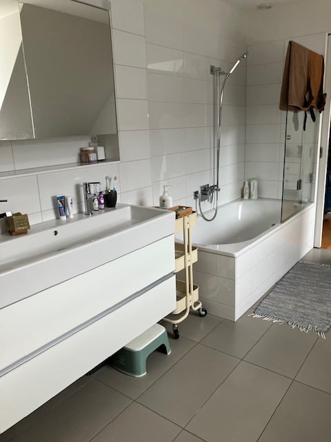 Suchen Sie etwas Besonderes? Grosszügige sonnige Maisonette-Dachwohnung nahe Novartis-Campus 8