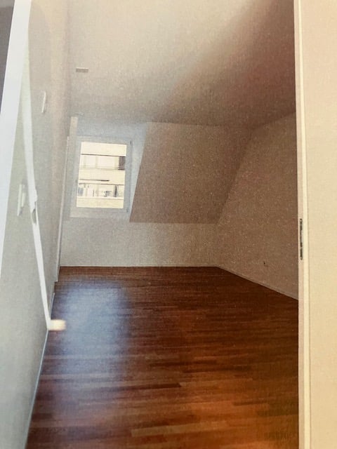 Suchen Sie etwas Besonderes? Grosszügige sonnige Maisonette-Dachwohnung nahe Novartis-Campus 15