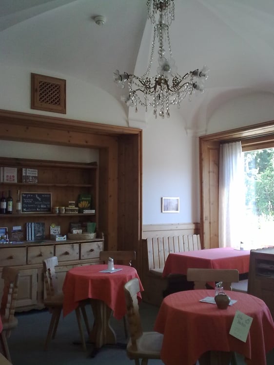 Geschäftsräume zu vermieten an bester Verkehrslage in Celerina 4