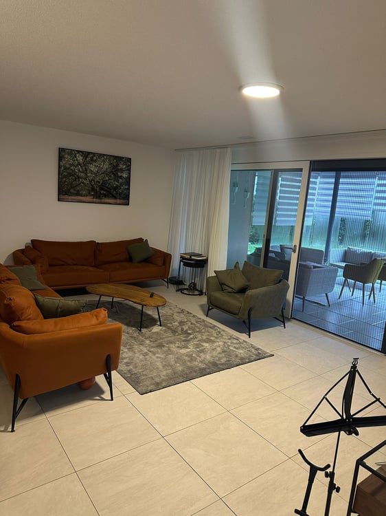 Moderne 1.5-Zimmer-Wohnung mit Balkon in Oftringen 1