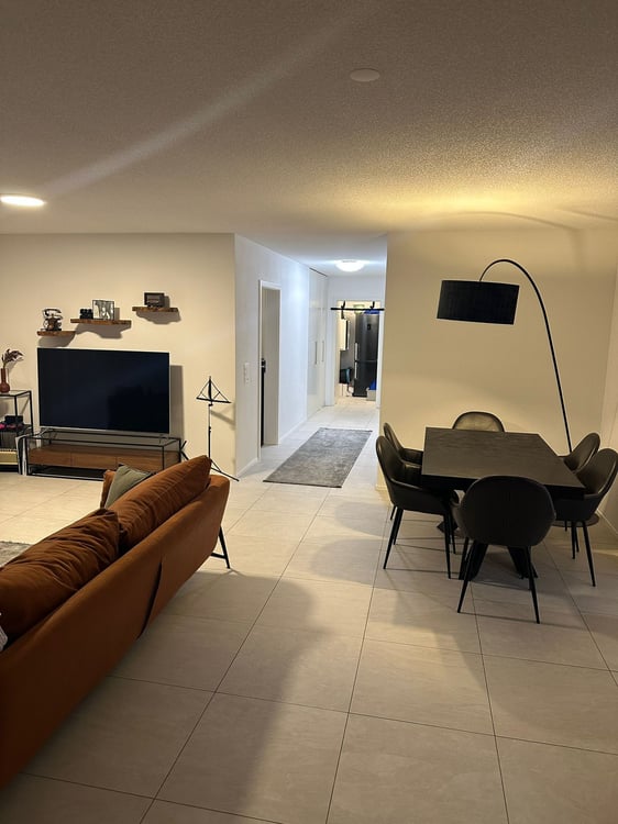 Moderne 1.5-Zimmer-Wohnung mit Balkon in Oftringen 2