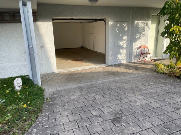 Grosszügige 1.5-Zimmer-Wohnung mit historischem Charme in Dachsen 28