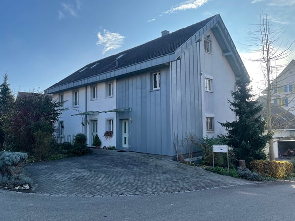 Grosszügige 1.5-Zimmer-Wohnung mit historischem Charme in Dachsen 27