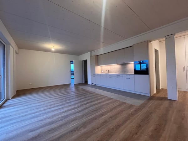 Moderne 1.5-Zimmer-Neubau-Wohnung in Auw mit Balkon 1