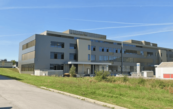 Espace industriel moderne de 970 m² à La Chaux-de-Fonds 1