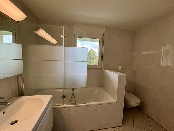 Grosszügige Wohnung an ruhiger Lage 6