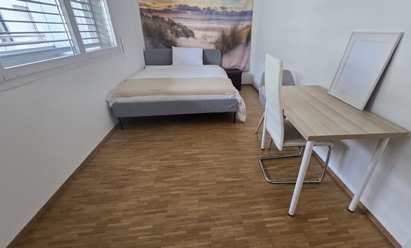 Spacious, bright room in a 5.5 family apartment, Oerlikon 1